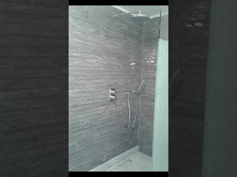 Aperçu vidéo d'une douche installée